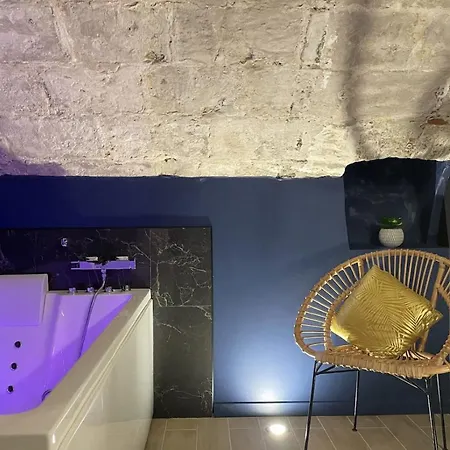 Le Spa Du Donjon Apartment *